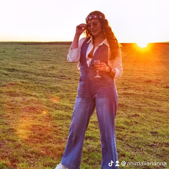 Meet your Posher, Arianna - Picture 3 of 3